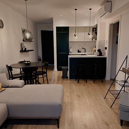 Dawn & Dusk - Modern Two Bedroom Apartment With Mountain Views Čilipi Kültér fotó