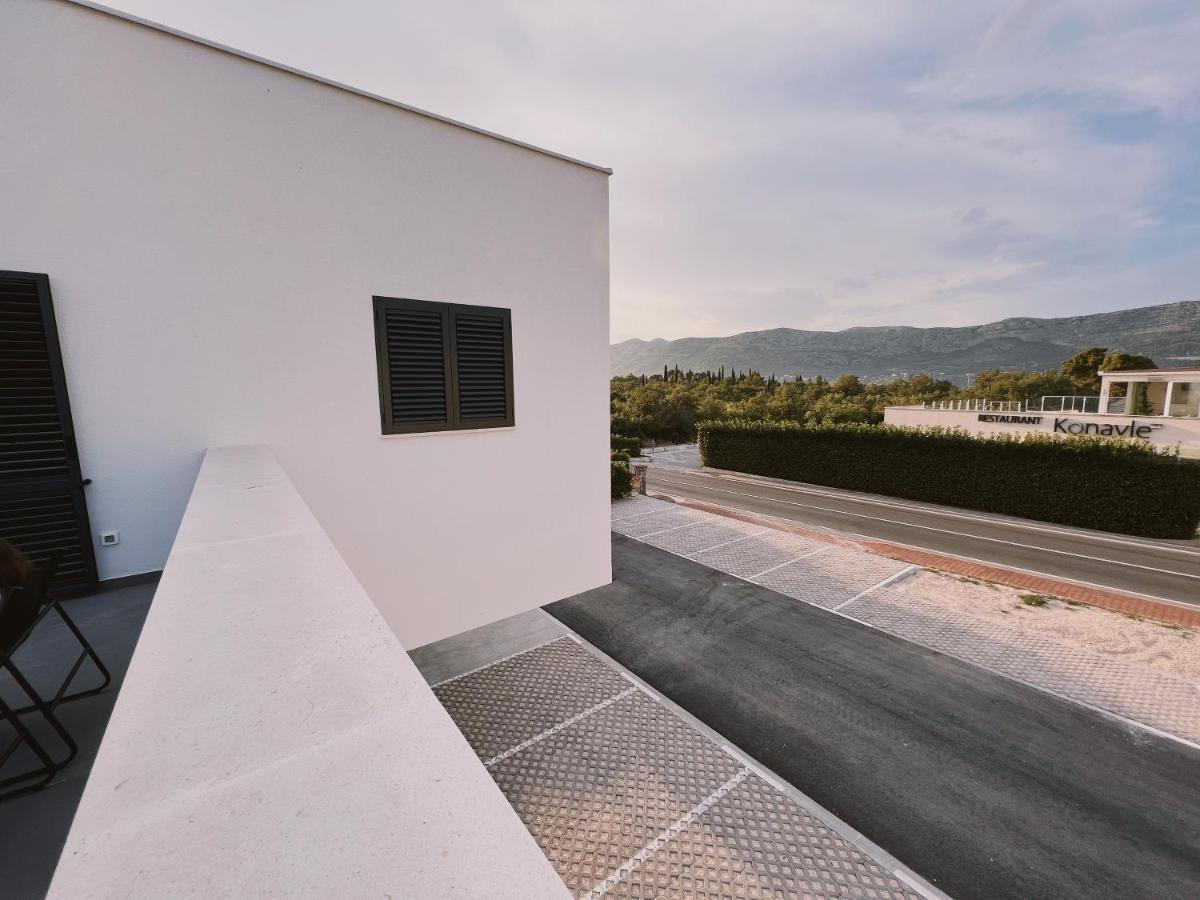 Dawn & Dusk - Modern Two Bedroom Apartment With Mountain Views Čilipi Kültér fotó