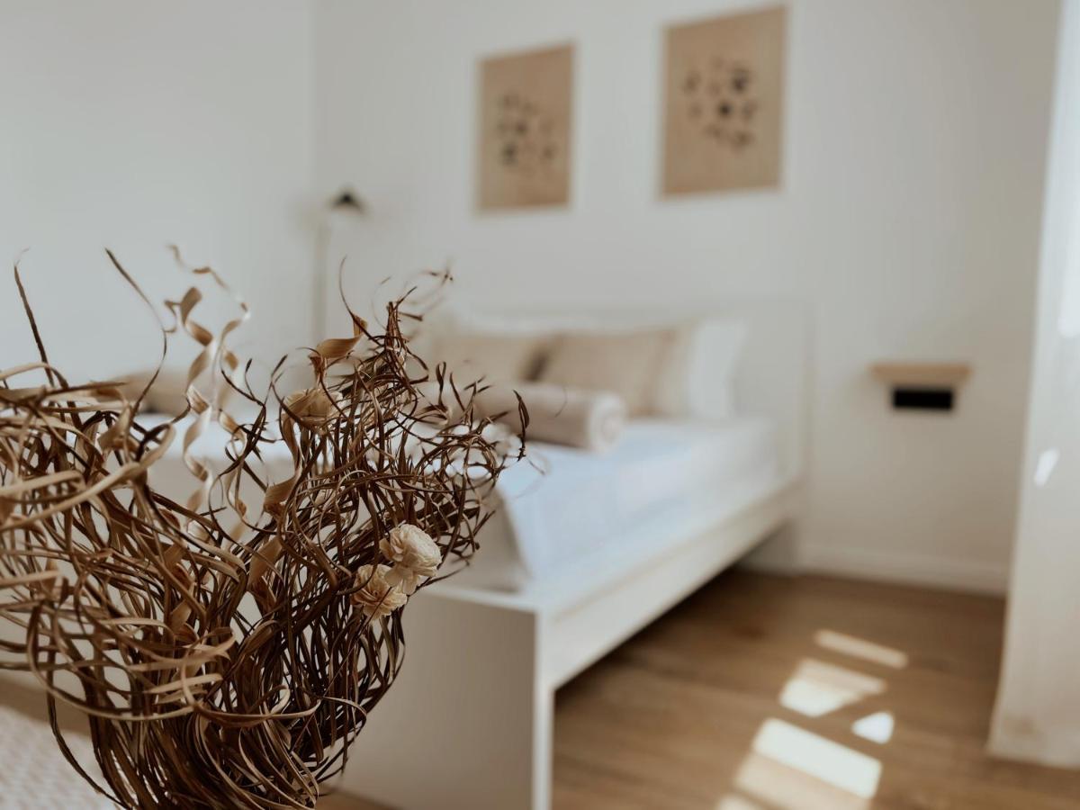 Dawn & Dusk - Modern Two Bedroom Apartment With Mountain Views Čilipi Kültér fotó