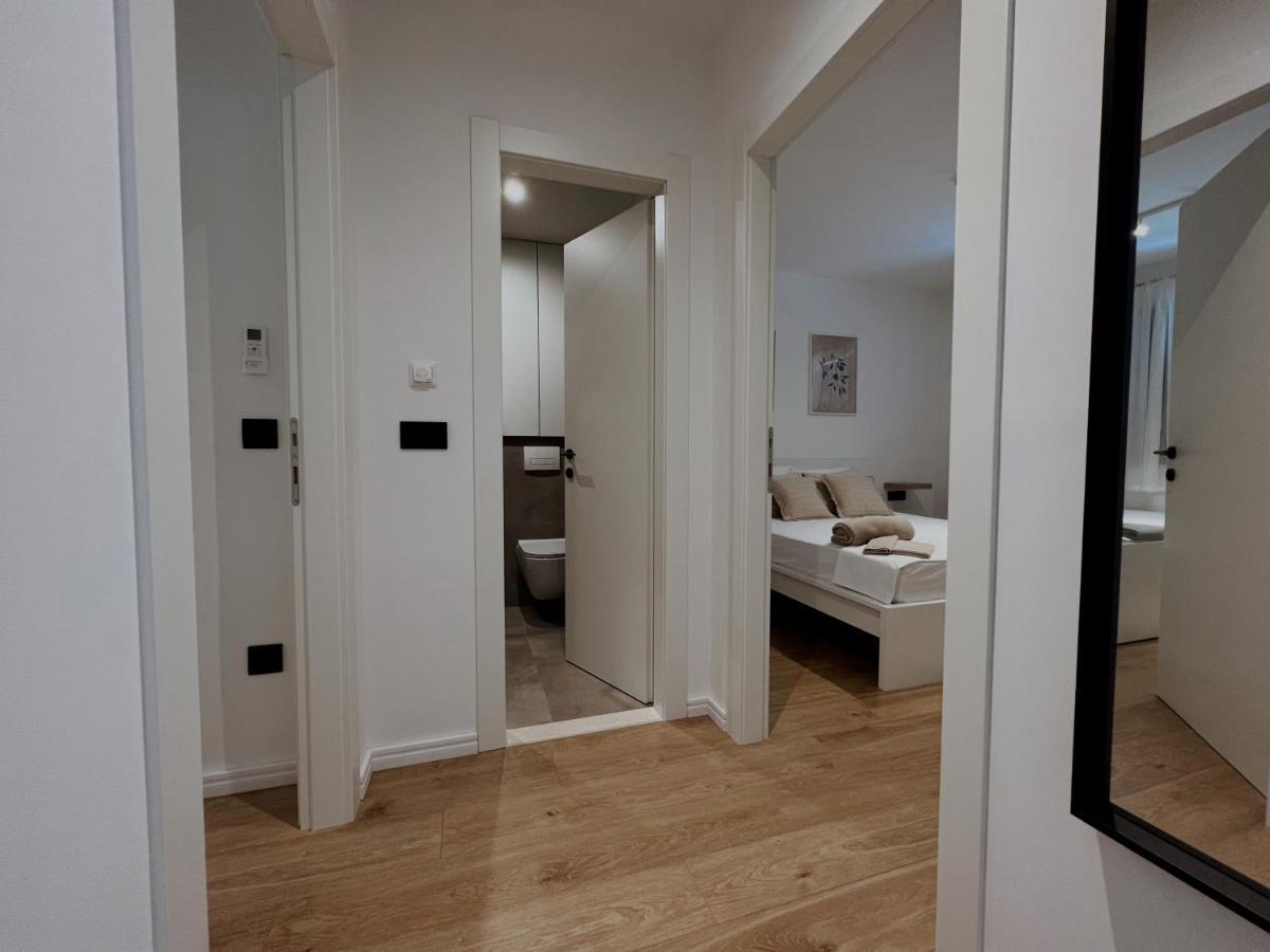 Dawn & Dusk - Modern Two Bedroom Apartment With Mountain Views Čilipi Kültér fotó