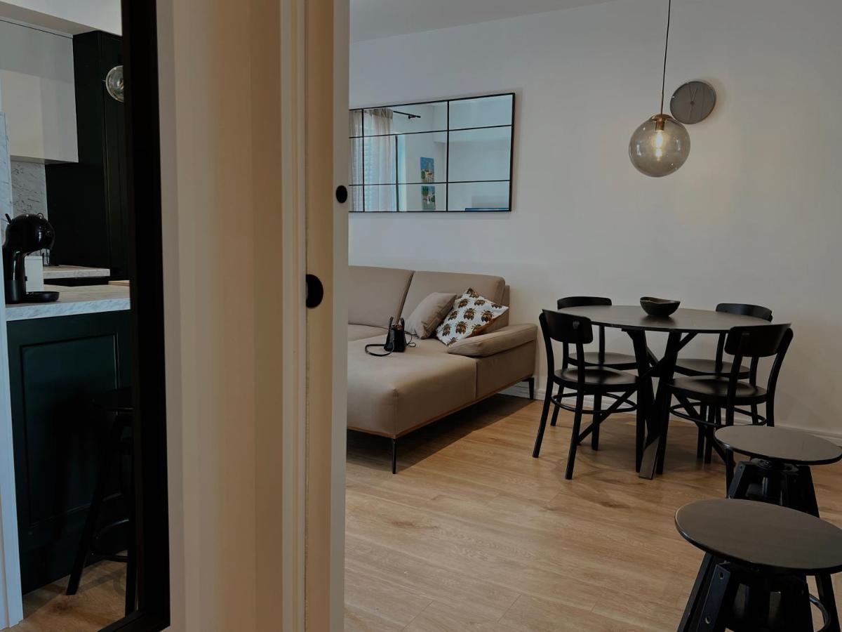 Dawn & Dusk - Modern Two Bedroom Apartment With Mountain Views Čilipi Kültér fotó
