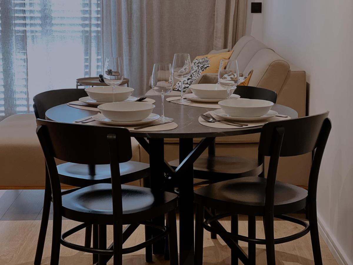 Dawn & Dusk - Modern Two Bedroom Apartment With Mountain Views Čilipi Kültér fotó