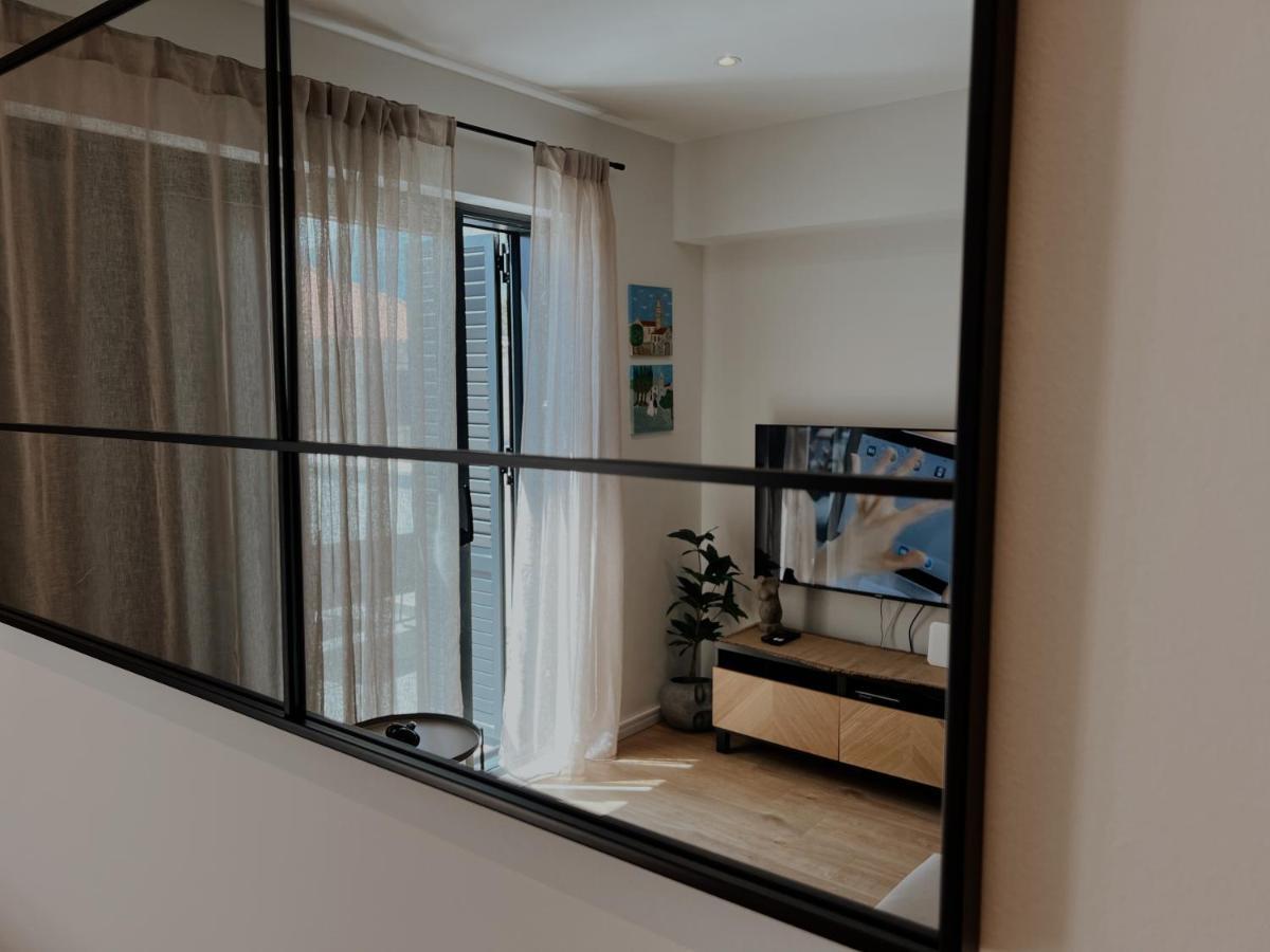 Dawn & Dusk - Modern Two Bedroom Apartment With Mountain Views Čilipi Kültér fotó