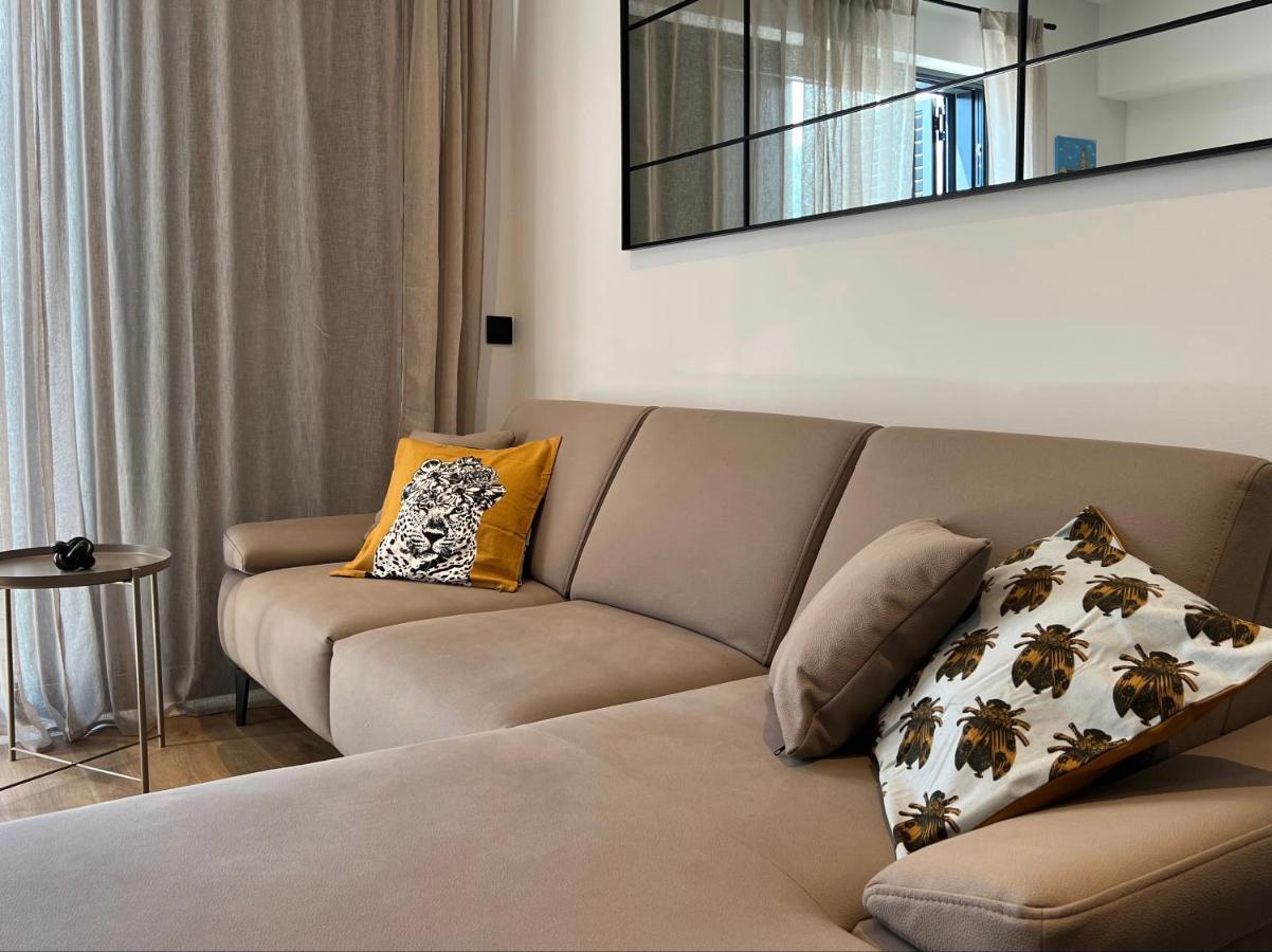 Dawn & Dusk - Modern Two Bedroom Apartment With Mountain Views Čilipi Kültér fotó