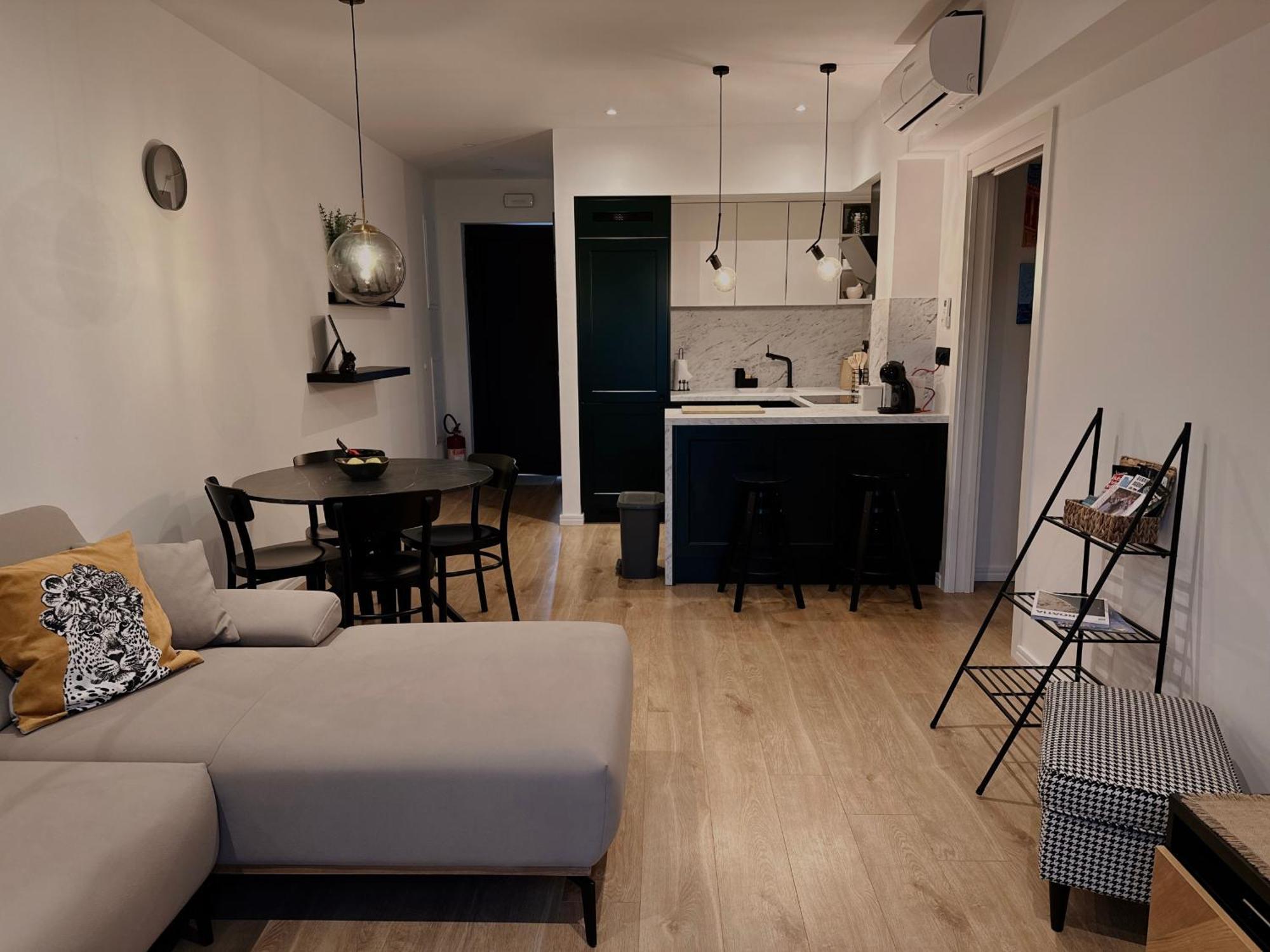 Dawn & Dusk - Modern Two Bedroom Apartment With Mountain Views Čilipi Kültér fotó
