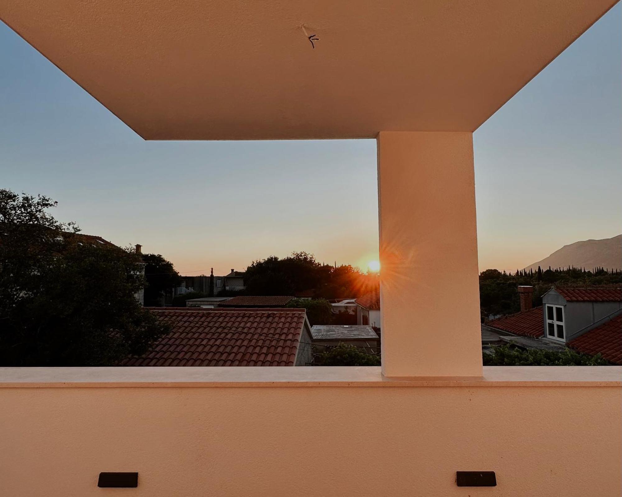 Dawn & Dusk - Modern Two Bedroom Apartment With Mountain Views Čilipi Kültér fotó